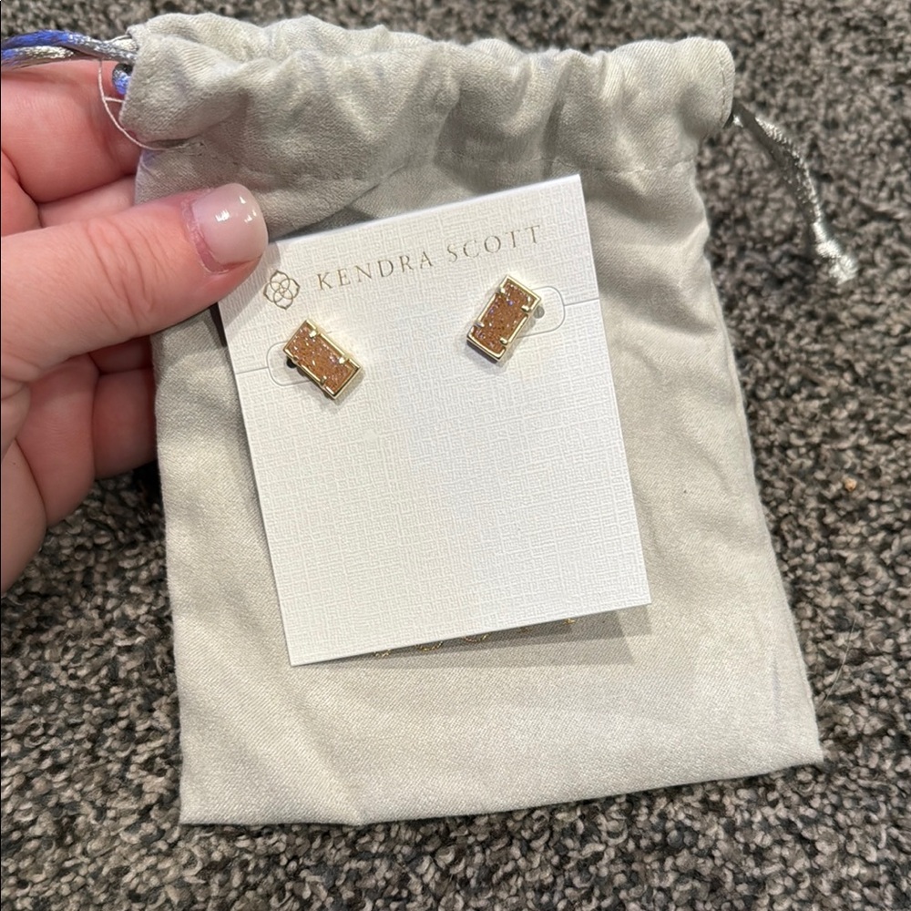 Kendra Scott Gold and Brown Stud Earrings